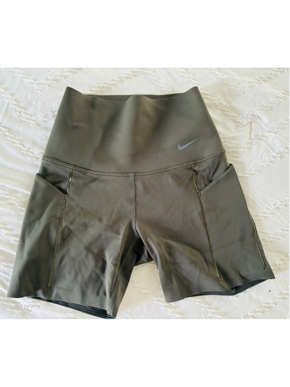 Nike Universa Dri-FIT Bike Shorts Olive women Size XS
